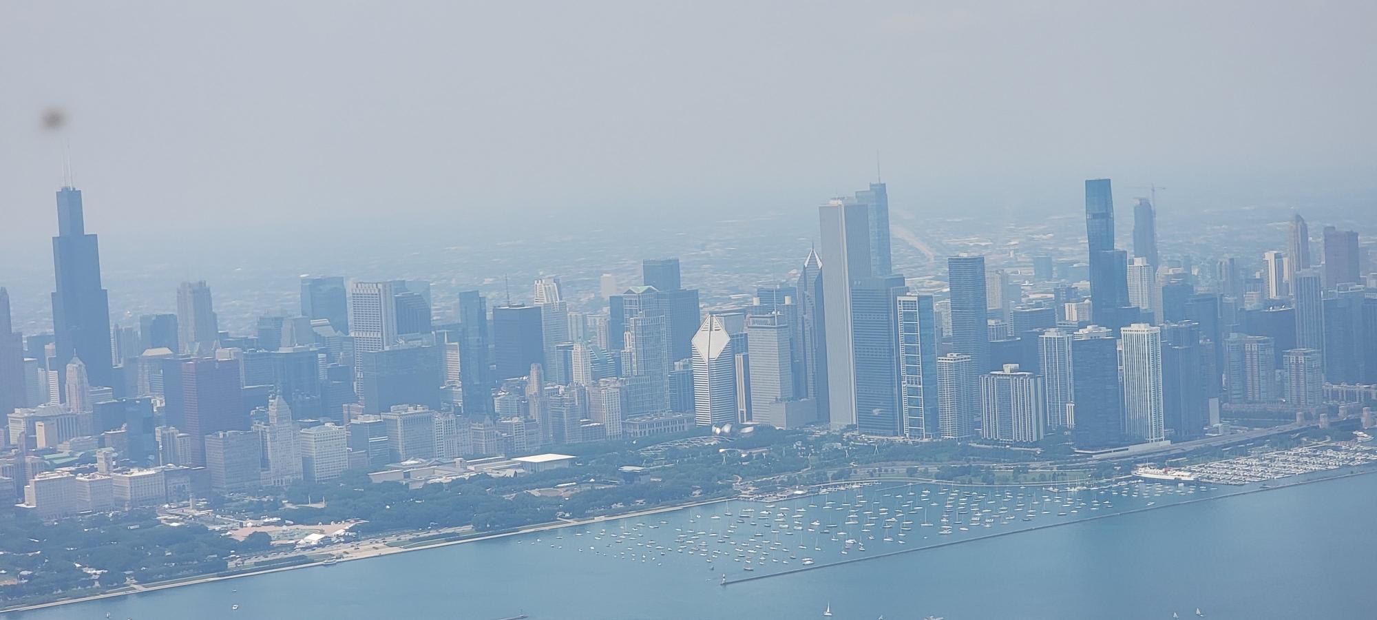 The-Chicago-skyline-over-the-lake-front-4-