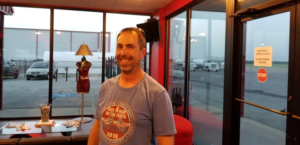 Brad-meets-Zack-at-the-Longview-FBO-after-Zack-flys