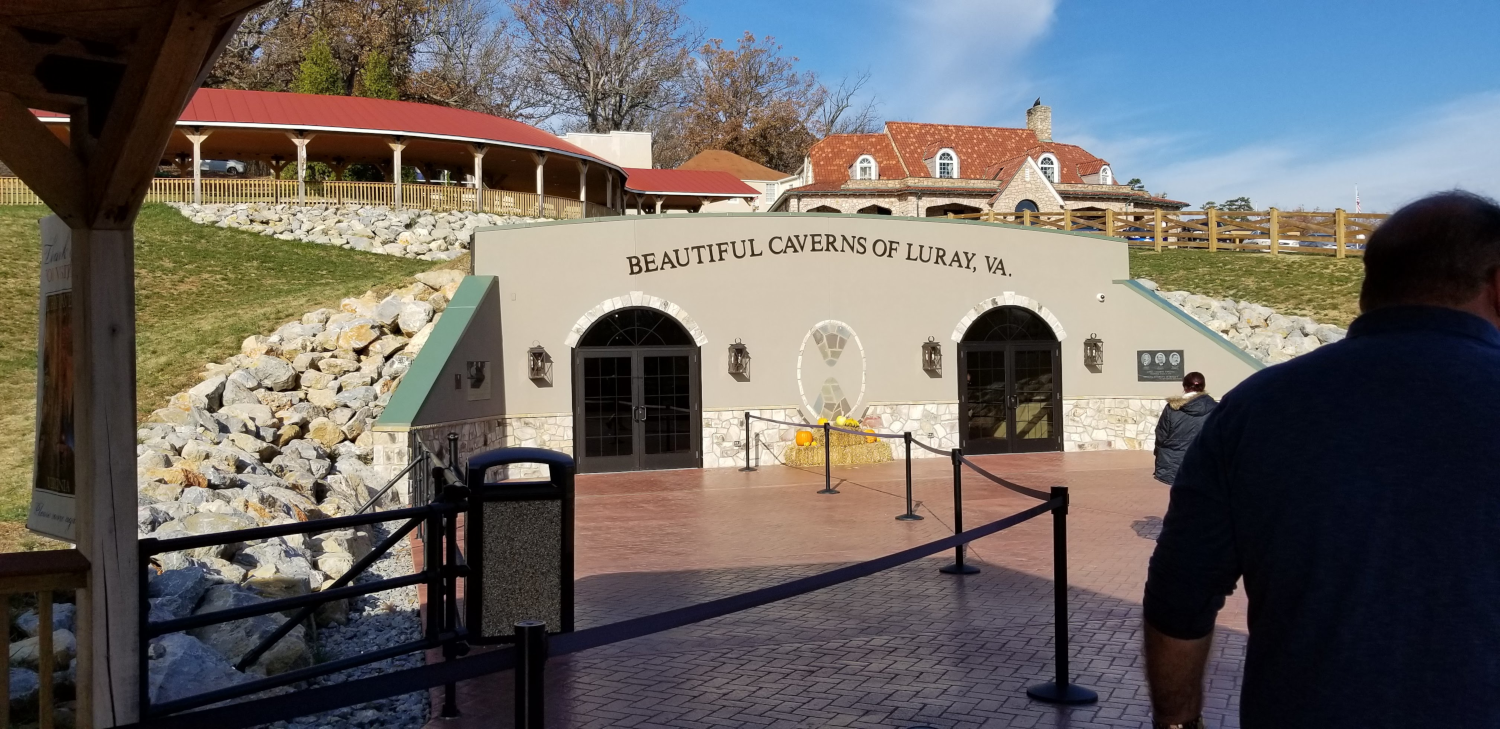 Entrance-to-Luray-Caverns-Town-of-Luray-Virginia-