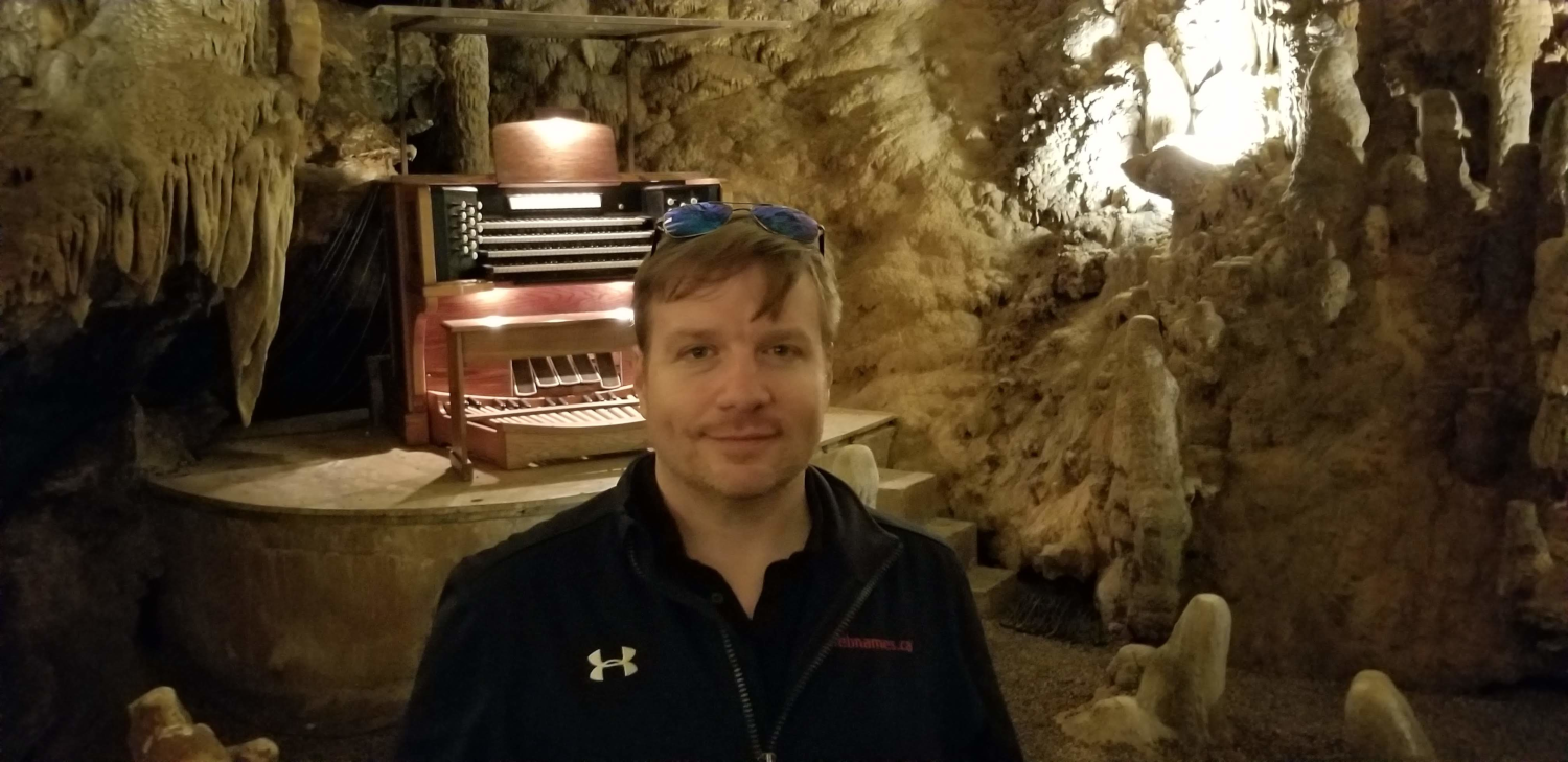 Zack-at-the-Organ-Console-in-Luray-Caverns-Town-of