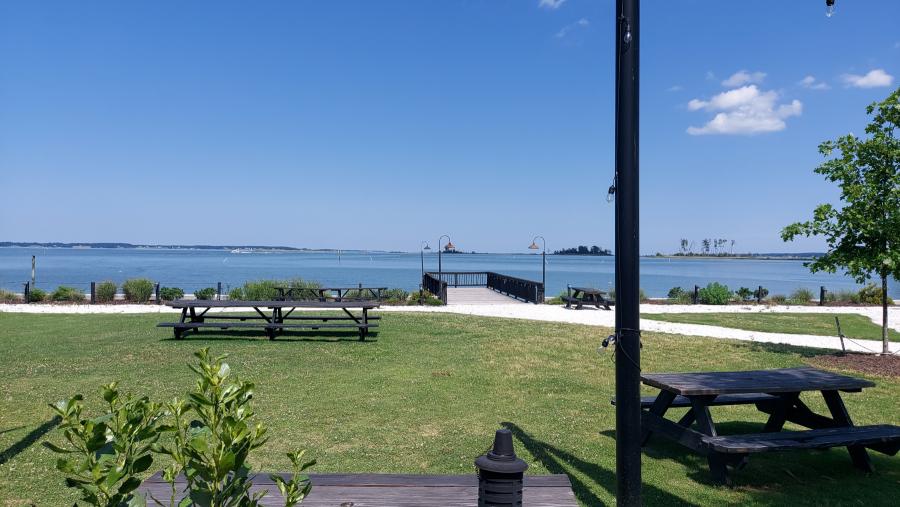 Beach-and-Dock-overlooking-the-Chesapeake-Bay-at-Merroir-Restaurant