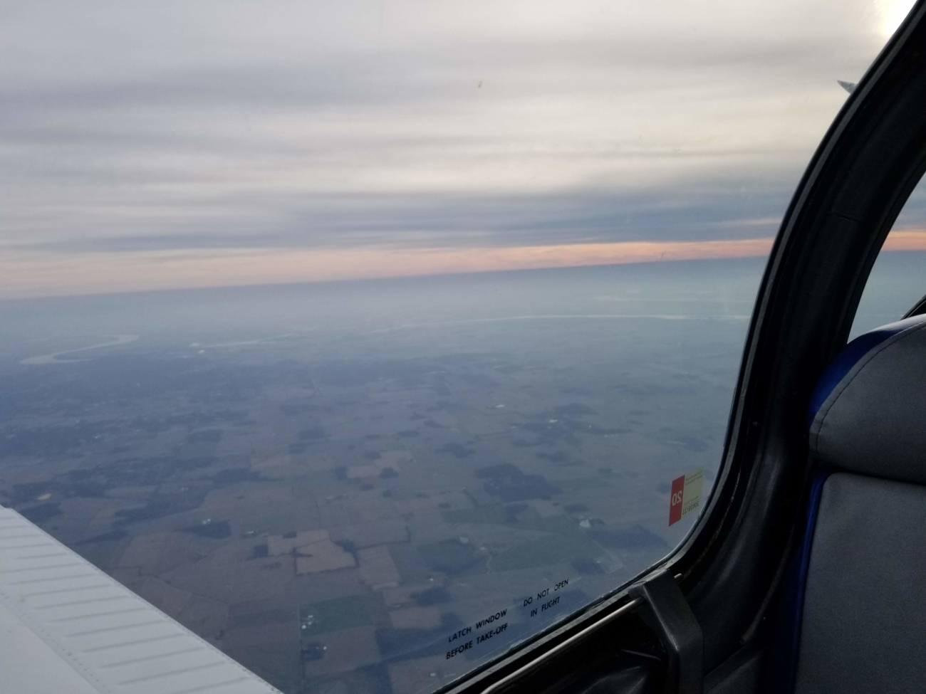 The-plane-flies-over-the-plains-of-Missouri-at-7K